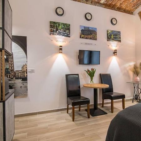 Rose - Apartamenty Kleparskie Краков Экстерьер фото